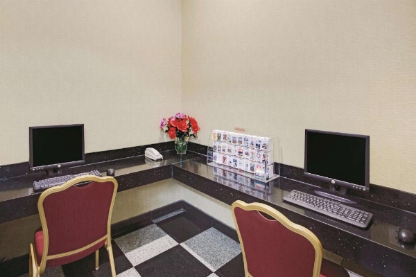 La Quinta Inn by Wyndham Queens (New York City) image 9